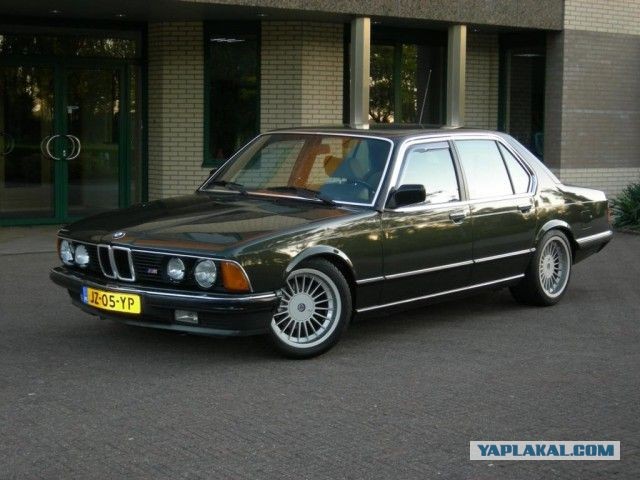 Поляк 20 лет хранил BMW E38 под пластиковым колпаком (а теперь продает)