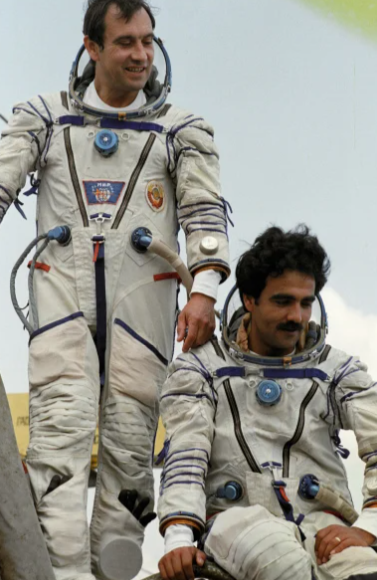 Как Россия обошлась с афганским космонавтом, последним иностранным Героем СССР, спасшим космический корабль