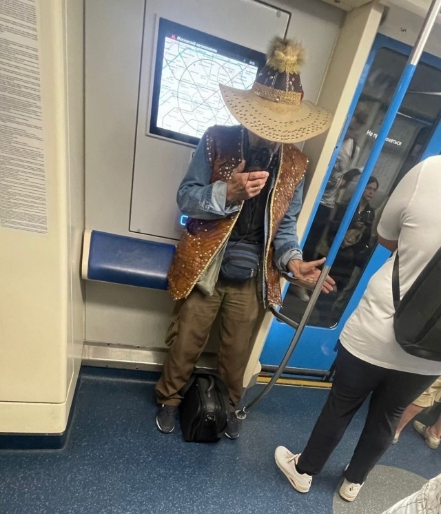 Модные и странные личности из московского метрополитена