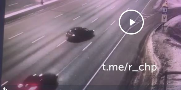 На днях на трассе М11 в окрестностях подмосковных Химок состоялось автомобильно-гимнастическое выступление
