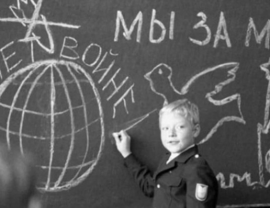 Памятник матери, Марии Матвеевне Фроловой, отдавшей ради Победы своих восьмерых сыновей