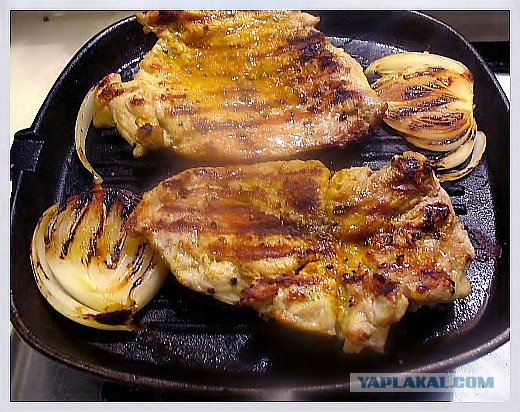 Свиные стейки.. С чесноком, розмарином, И со сливовым соусом