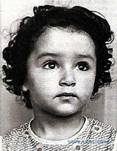 Знаменитости в детстве. Фото из домашних архивов