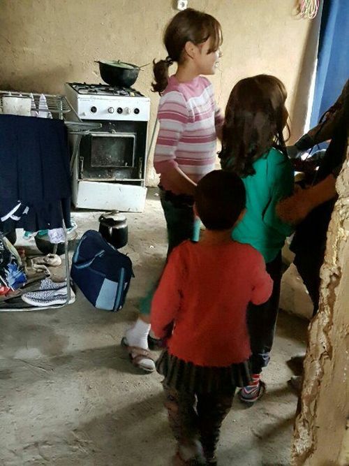 В Актобе обнаружили шестерых детей, живущих без родителей