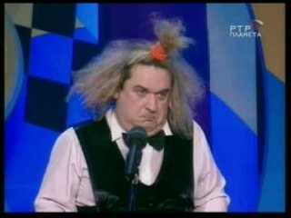 Наклеили спящему парик