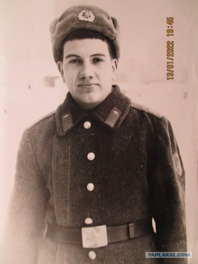 Покажи свой шеврон.