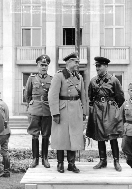 Фотографии связанных с историей Красной и Советской Армии.