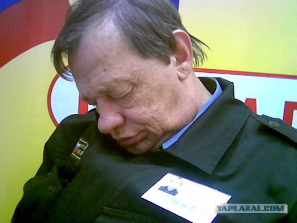 Бессмысленные охранники у каждой двери