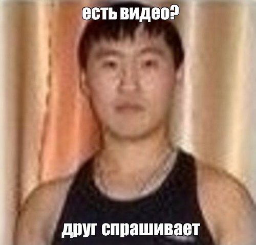 Младшая сестра наставляет старшую в вокальном искусстве