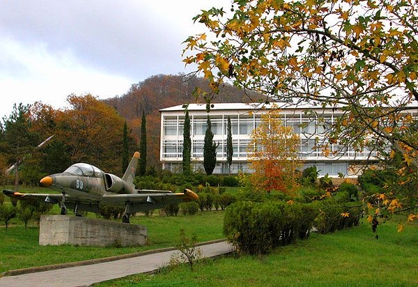 Дарите детям самолёты!