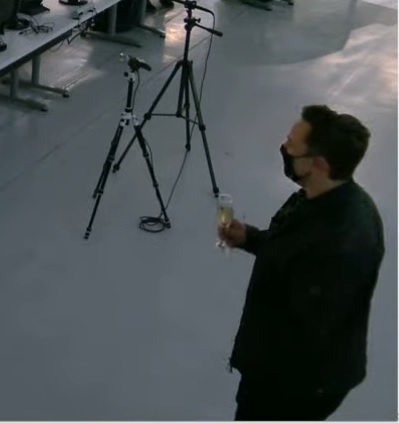 Прямо сейчас в прямом эфире посадка SpaceX DM-2