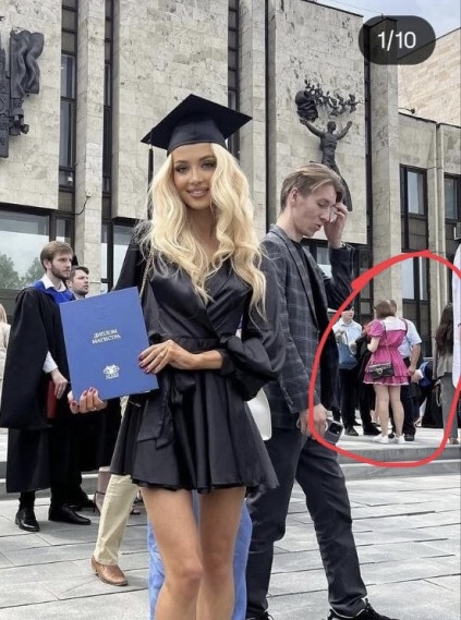 Обычные студентки МГИМО.