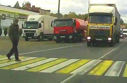 Пешеход смотри по сторонам! Там МАЗ летит!