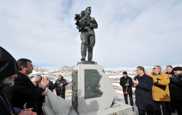 Памятник советским воинам открыли в Армении