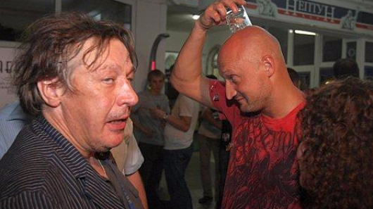 Пьяный Михаил Ефремов со сцены посылал самарскую публику нах‍