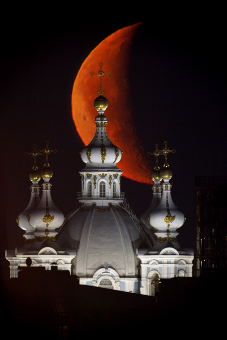 Восход луны над Питером