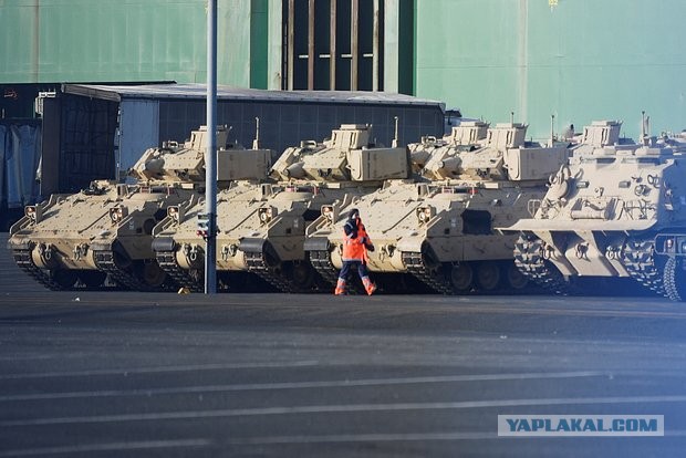 США приостанавливают поставки оружия Украине