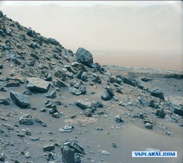 Получены первые цветные фото марсианских скал с зонда Curiosity.