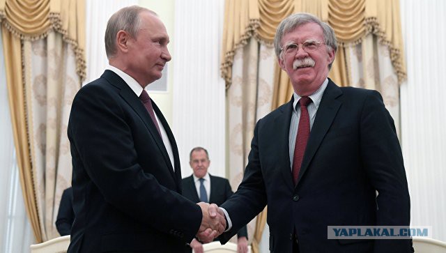 Венок для Немцова или c англосаксами дел никаких иметь нельзя