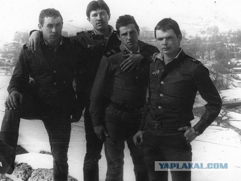 Армейские фотографии знаменитостей