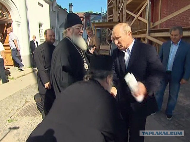 Собчак предложила верующим убраться из России