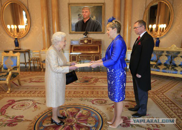 Королева-мать в недоумении.   Для русских - ничего нового.