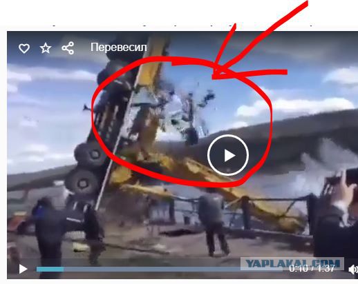 Под Иркутском при попытке спустить судно на воду перевернулся автокран