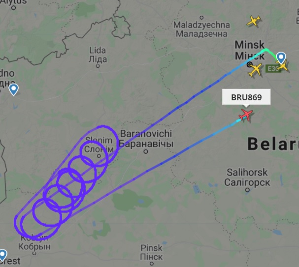Самолет Минск-Барселона, который не смог войти в воздушное пространство Польши возвращается в Минск