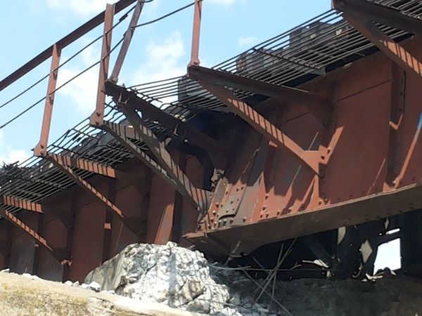 В Запорожской области Украины взорван мост