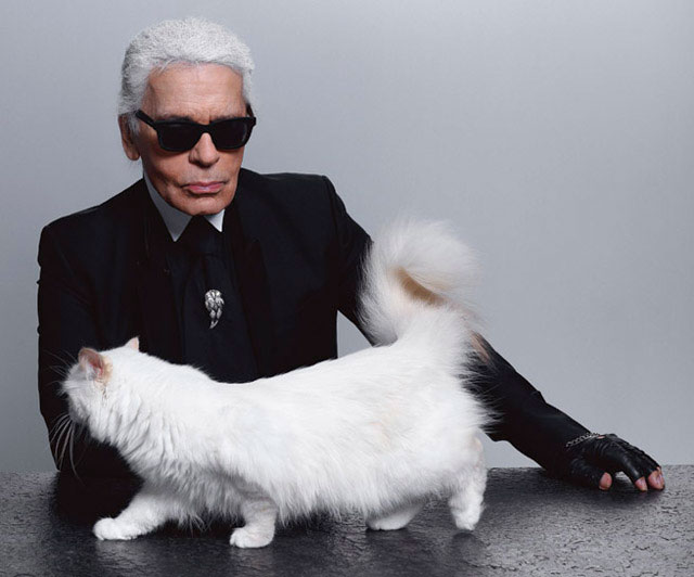 Умер известный модельер Карл Лагерфельд — дизайнер, креативный директор Chanel. 85 лет.