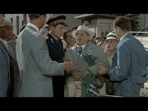 Кабина под черной пленкой: что происходит у ТЦ «Радуга», где, по словам очевидцев, рабочему отрезало голову