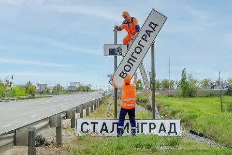 Путин согласен подумать над возвращением Волгограду названия Сталинград