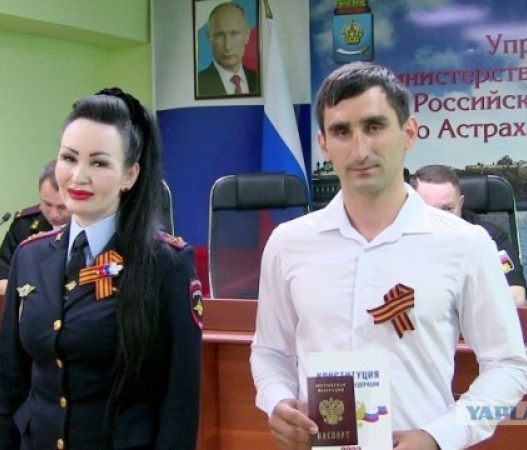 По мнению многих россиян, макияж Татьяны Петровой не сочетается с форменной одеждой полковника МВД РФ