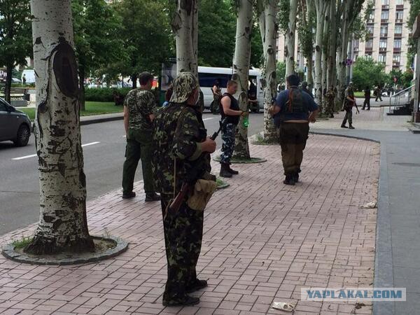 Последствия разграбления "Метро" в Донецке
