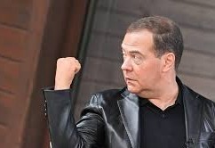 Медведев обещал «отомстить» за удаление YouTube-канала Гоблина