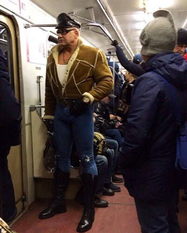 Социальный переход тут у него понимаешь
