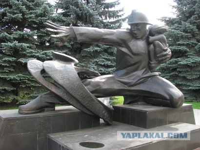 Курьезные памятники Украины
