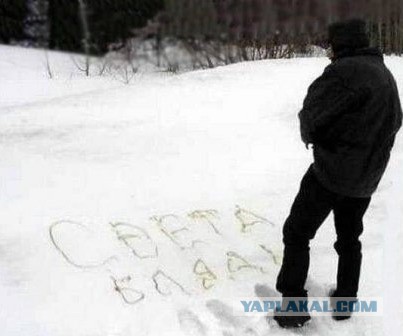 На Марсе вода вытекает из-под камня