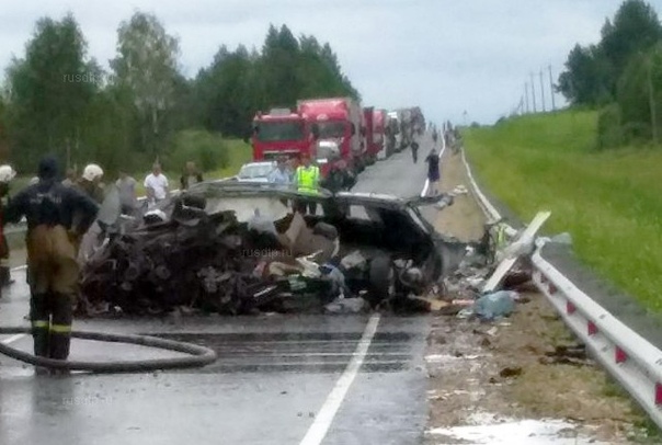 Пошёл на обгон. Священник на "ауди" разбился в аварии под Кировом