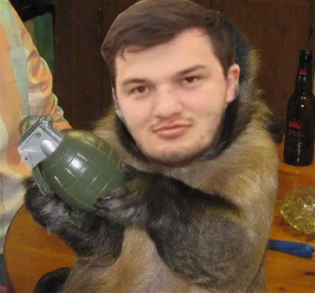Замглаве Буйнакска Османову подарили гранату, которая взорвалась у него в руках