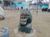 18 странных скульптур на детских площадках, которые невозможно забыть