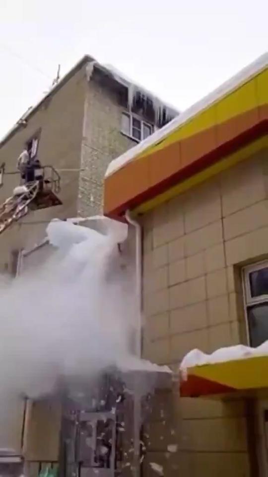 Если ты беспокоишься из-за сосулек на своём доме, то просто взгляни на Саратов