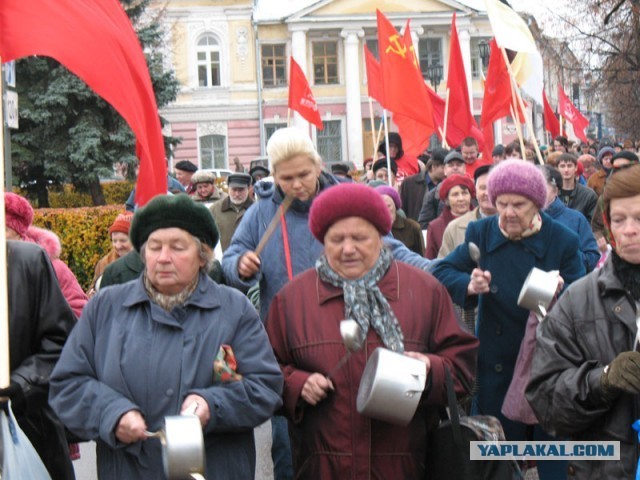 Российские учителя изготовили шапочки из фольги для защиты от вражеского НАТО