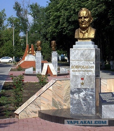 Во Львове  торжественно открыли памятную табличку террориста Джохара Дудаева