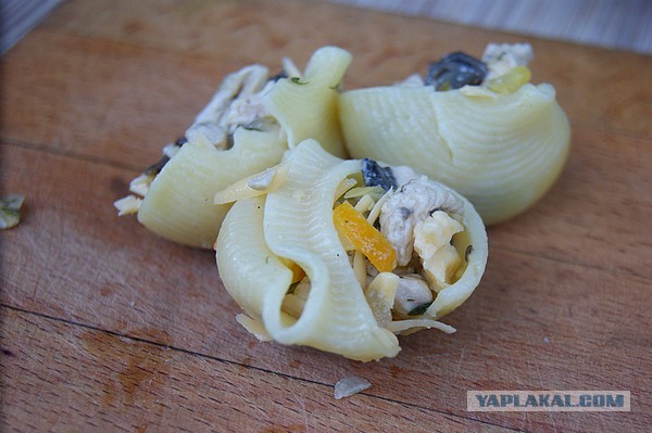 Ракушки фаршированные, Подосиновиками и курицей