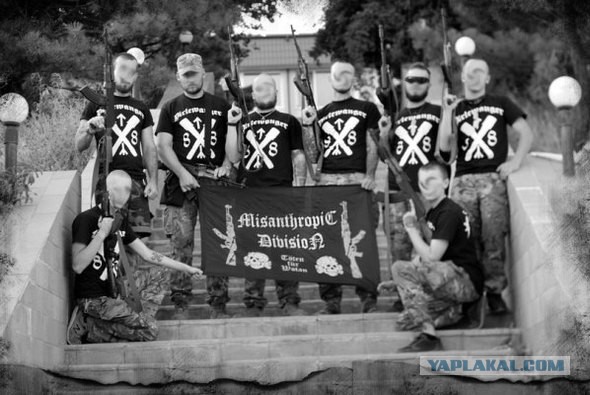 Поляки заставили украинца съесть бандеровский флаг