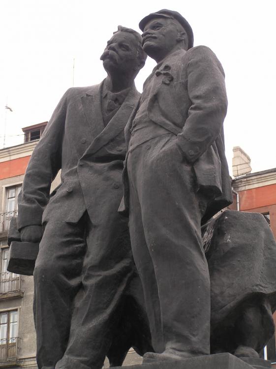 Памятники Ленину