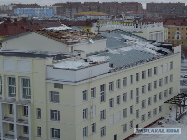 В аэропорту Норильска ветром снесло Boeing