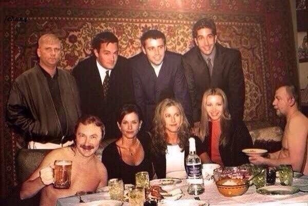 10 добрых фотографий со съемок сериала "Друзья"