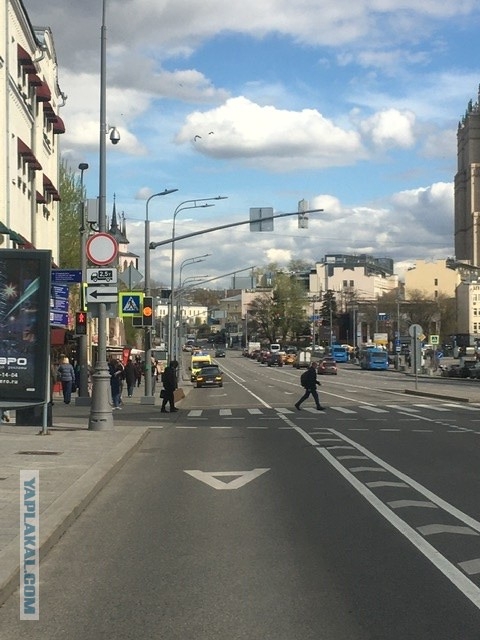 В центре Москвы бабушку сбили сразу две машины